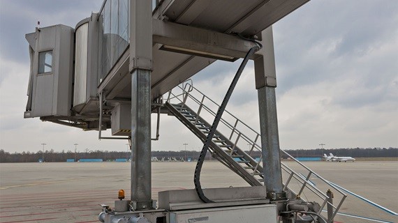 vertical zig-zag e-chain after installation within a jet bridge at the Cologne Bonn airport